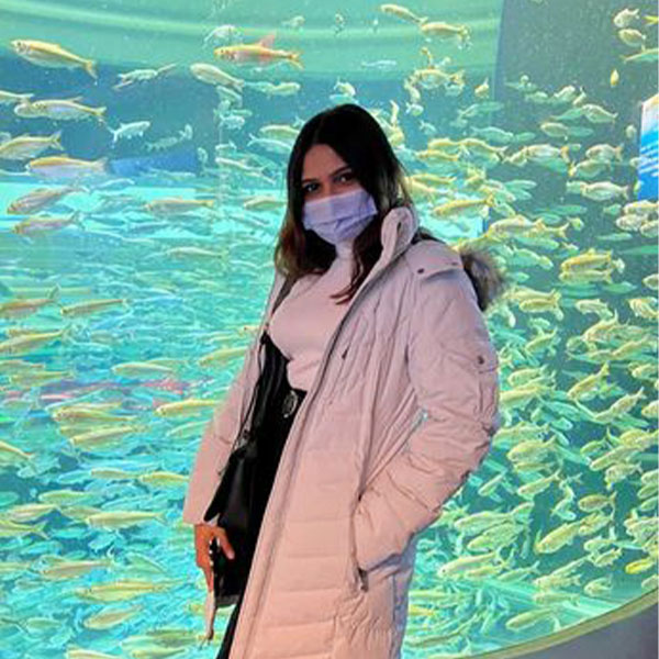 Rashmi at the aquarium 