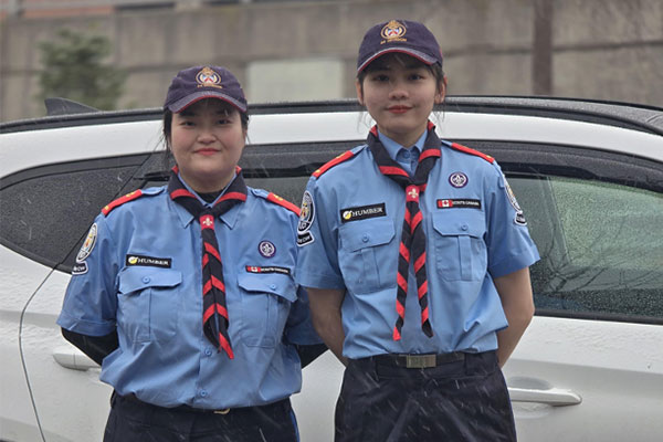 Jennifer Ho (left) and Violet Nguyen (right)